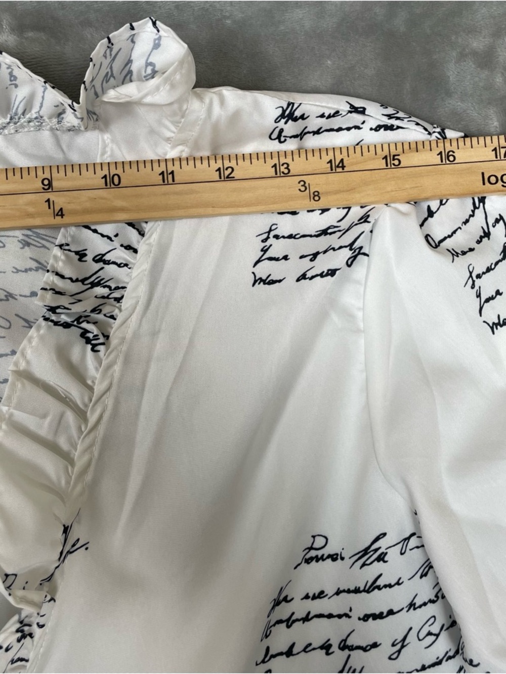 Women’s V-Neck Women’s White Ruffled Script Print Blouse - L - Picture 10 of 13